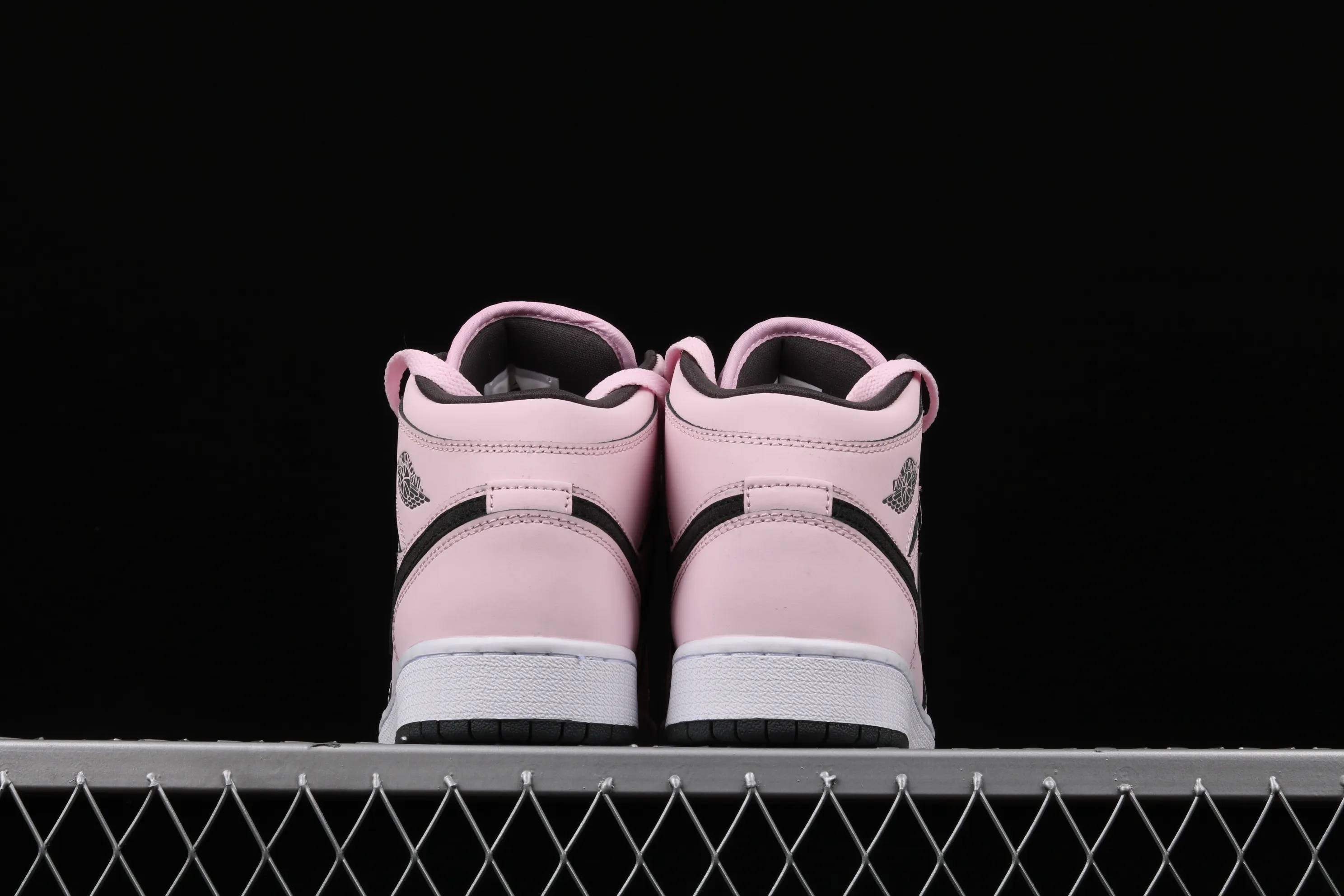 All categories Air Jordan Jordan series basketball shoes Air Jordan 1 Mid Air Jordan 1 Mid GS AJ1 Joe 1 white black pink cherry blossom 555112-601